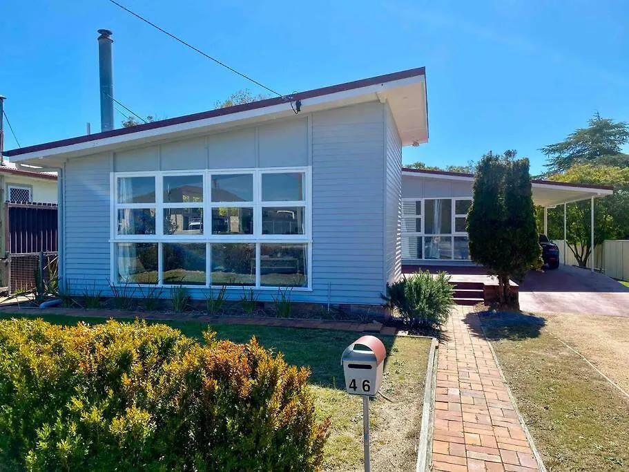 Charming Mid Century Bungalow- Entire Home Stanthorpe