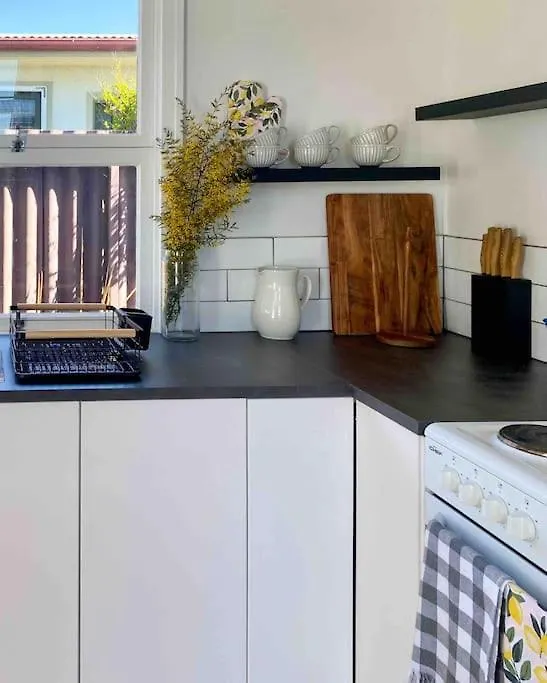 Charming Mid Century Bungalow- Entire Home Stanthorpe